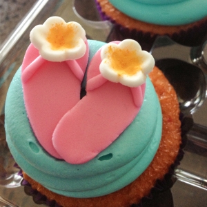 pool party cupcakes-7